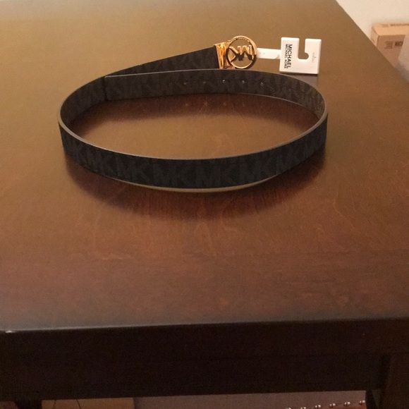 Michael Kors Logo Reversible Belt - Picture 3 of 5